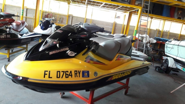 จัดโปรเจ็ตสกีบ้างครับ SEADOO RXT 185 ปี 04 เครื่อง 4 Strokes นำเข้าจากอเมริกา ราคาโปรไปเลยครับ 149,999฿ ‪#&lrm;สนใจสอบถาม‬ โทร. 081-4047671 คุณนรินทร์