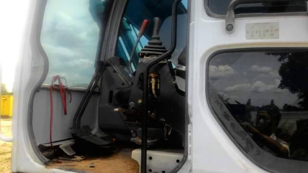 ขายรถแบคโค SK200 มาร์คซิก YN10 ใช้งานน้อย 5พันชั่วโมง รถสวยสภาพดี เอกสารเล่มทะเบียนพร้อมโอน ราคา1,550,000 สนใจโทร 090-8588220คุณนะ 093-3258446คุณบิว หรือเข้าดูสินค้าอื่นๆได้ที่ www.narong2truck.com หรือ www.truck.in.th/498 หรือเพจFacebook ณรงค์ ซื้อขายรถม