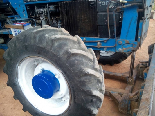 ปิดการขายแล้วคับไป จ.ตรัง ขายรถไถ่ฟอร์ด  6640  2เพลา สภาพสวยๆ พร้อมใช้งาน เอกสารใบอินวอย..