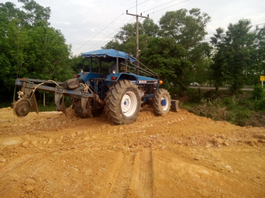 ปิดการขายแล้วคับไป จ.ตรัง ขายรถไถ่ฟอร์ด  6640  2เพลา สภาพสวยๆ พร้อมใช้งาน เอกสารใบอินวอย..