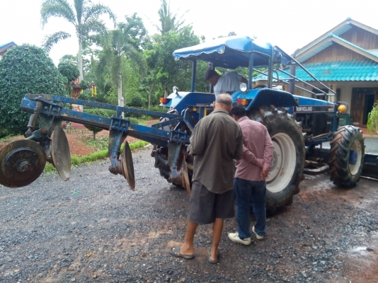 ปิดการขายแล้วคับไป จ.ตรัง ขายรถไถ่ฟอร์ด  6640  2เพลา สภาพสวยๆ พร้อมใช้งาน เอกสารใบอินวอย..