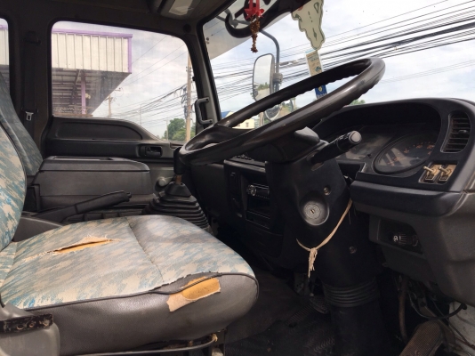 ขายรถบรรทุกตู้แห้ง 6 ล้อ ISUZU FTR เครื่อง 200 แรง ปี 45 ตู้แห้งยาว 6.50 เมตร ไมล์ 26x,xxx รถสวยพร้อมใช้งาน ทะเบียนพร้อม