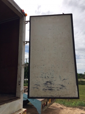 ขายรถบรรทุกตู้แห้ง 6 ล้อ ISUZU FTR เครื่อง 200 แรง ปี 45 ตู้แห้งยาว 6.50 เมตร ไมล์ 26x,xxx รถสวยพร้อมใช้งาน ทะเบียนพร้อม