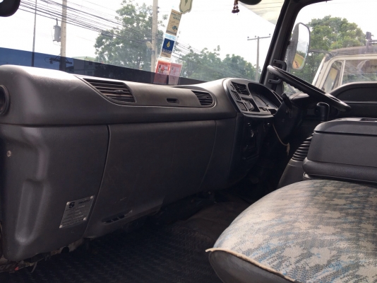 ขายรถบรรทุกตู้แห้ง 6 ล้อ ISUZU FTR เครื่อง 200 แรง ปี 45 ตู้แห้งยาว 6.50 เมตร ไมล์ 26x,xxx รถสวยพร้อมใช้งาน ทะเบียนพร้อม