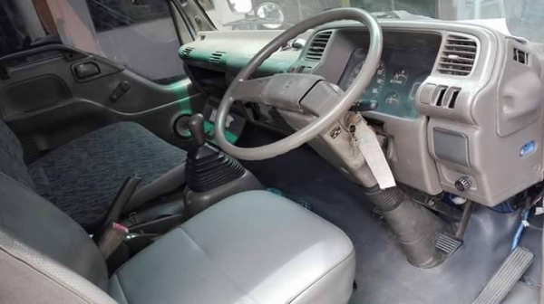 ขายรถ6ล้อ ยาว5เมตร 120ปี44 ฝาขาว เครื่องดี เฟืองท้ายใหญ่ เอกสารถูกต้อง เล่มทะเบียนพร้อมโอน ราคา480,000 สนใจโทร 090-8588220คุณนะ 093-3258446คุณบิว หรือเข้าดูสินค้าอื่นๆได้ที่ www.narong2truck.com หรือ www.truck.in.th/498 หรือเพจFacebook ณรงค์ ซื้อขายรถมือส