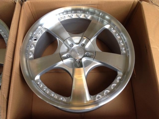 ล้อลาย W-Work LS105 ขอบ17 สภาพสวย ไม่มีซ่อม ราคาไม่แพง