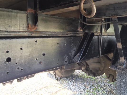 ขาย 10 ล้อ MITSUBISHI FUSO เครื่อง 170 แรงเทอร์โบ  FN527 เพลาเดียว ยาว 6 ม.  ปี 2004 - 2547 ยางเรเดียล ยาง 11 ขอบ 22 นิ้ว ล้อแม็ก 10 วง เครื่องกำลังดี เกียร์เข้าง่าย ขับดี พวงมาลัยเพาเวอร์ แอร์เย็น กระจกไฟฟ้า เบรดทิฟฟี่ คัดซีสวยมาก รถไม่มีผุ  รถสภาพเดิมๆ