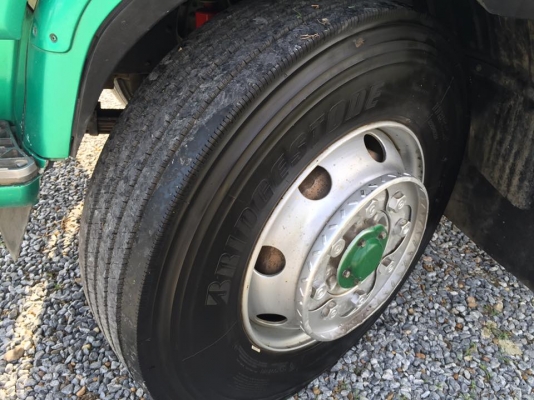 ขาย 10 ล้อ MITSUBISHI FUSO เครื่อง 170 แรงเทอร์โบ  FN527 เพลาเดียว ยาว 6 ม.  ปี 2004 - 2547 ยางเรเดียล ยาง 11 ขอบ 22 นิ้ว ล้อแม็ก 10 วง เครื่องกำลังดี เกียร์เข้าง่าย ขับดี พวงมาลัยเพาเวอร์ แอร์เย็น กระจกไฟฟ้า เบรดทิฟฟี่ คัดซีสวยมาก รถไม่มีผุ  รถสภาพเดิมๆ