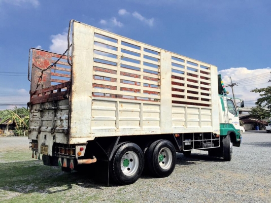 ขาย 10 ล้อ MITSUBISHI FUSO เครื่อง 170 แรงเทอร์โบ  FN527 เพลาเดียว ยาว 6 ม.  ปี 2004 - 2547 ยางเรเดียล ยาง 11 ขอบ 22 นิ้ว ล้อแม็ก 10 วง เครื่องกำลังดี เกียร์เข้าง่าย ขับดี พวงมาลัยเพาเวอร์ แอร์เย็น กระจกไฟฟ้า เบรดทิฟฟี่ คัดซีสวยมาก รถไม่มีผุ  รถสภาพเดิมๆ