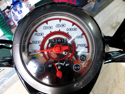 SCOOPY สีขาวดำ ลายกอลิล่า เครื่องยนต์เดิมๆจากศูนย์ ระบบหัวฉีด ช่วยประหยัดน้ำมัน ไมล์ 5 พันโล แถม 3 รายการ 28900