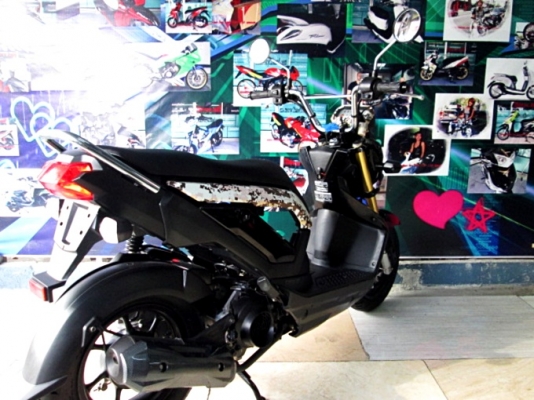 zoomer x  สีดำ ตัวท๊อปคอมบายเบรค เครื่องยนต์เดิมๆจากศูนย์ระบบหัวฉีด PGM FI ประหยัดน้ำมัน แถม 3 รายการ 33900