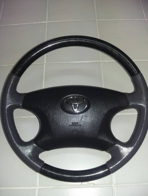 พวงมาลัยโตโยต้าวงละ 2200 มีลายไม้แดงกับลายไม้ดำ สนใจโทรติดต่อ 0832644434 พวงมาลัยโตโยต้าวงละ 2200 มีลายไม้แดงกับลายไม้ดำ สนใจโทรติดต่อ 0832644434