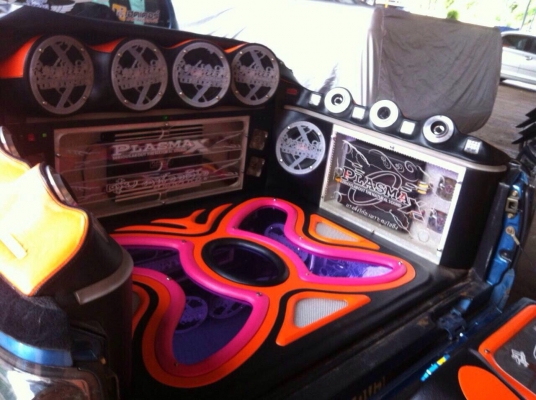 รถกระบะพร้อมเครื่องเสียง จัดเต็ม