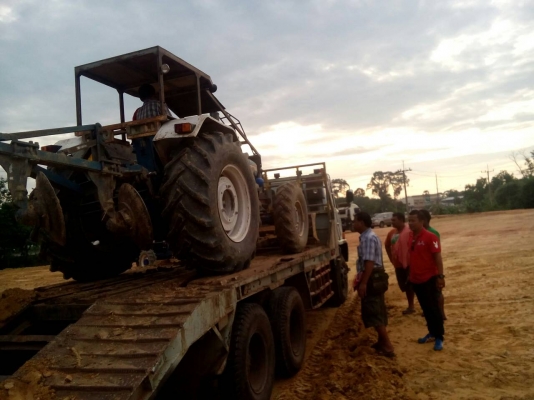 ปิดการขายเรียบร้อยคับขอบคุณท่านใหญ่ใจดีจากจังหวัดตรัง ขายรถไถ่ฟอร์ด 6610  แท้ 2เพลา . คานหน้าคาราโร่ รถสวยมาก ๆ เดิมๆทั้งคัน  พร้อมใช้งาน...