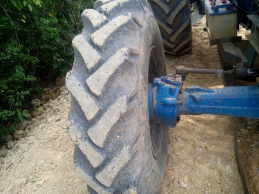 ปิดการขายเรียบร้อยคับขอบคุณท่านใหญ่ใจดีจากจังหวัดตรัง ขายรถไถ่ฟอร์ด 6610  แท้ 2เพลา . คานหน้าคาราโร่ รถสวยมาก ๆ เดิมๆทั้งคัน  พร้อมใช้งาน...