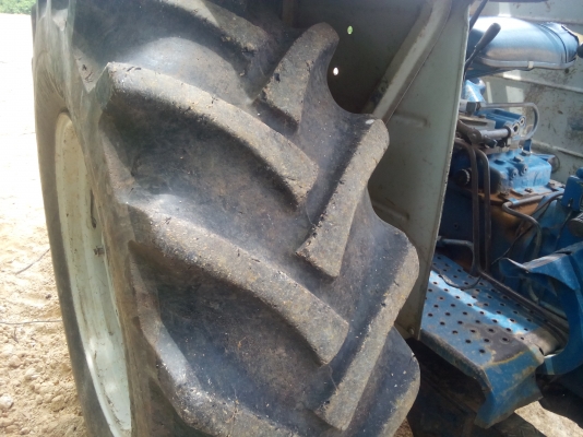 ปิดการขายเรียบร้อยคับขอบคุณท่านใหญ่ใจดีจากจังหวัดตรัง ขายรถไถ่ฟอร์ด 6610  แท้ 2เพลา . คานหน้าคาราโร่ รถสวยมาก ๆ เดิมๆทั้งคัน  พร้อมใช้งาน...