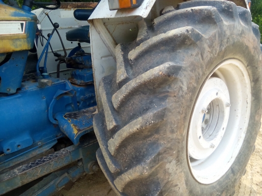 ปิดการขายเรียบร้อยคับขอบคุณท่านใหญ่ใจดีจากจังหวัดตรัง ขายรถไถ่ฟอร์ด 6610  แท้ 2เพลา . คานหน้าคาราโร่ รถสวยมาก ๆ เดิมๆทั้งคัน  พร้อมใช้งาน...