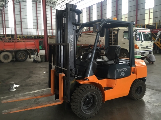 ขายโฟล์คลิฟท์  TOYOTA โตโยต้า FD30 3ตัน-รุ่น7 เครื่องยนต์ดีเซล เสา3เมตร