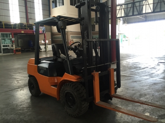 ขายโฟล์คลิฟท์  TOYOTA โตโยต้า FD30 3ตัน-รุ่น7 เครื่องยนต์ดีเซล เสา3เมตร