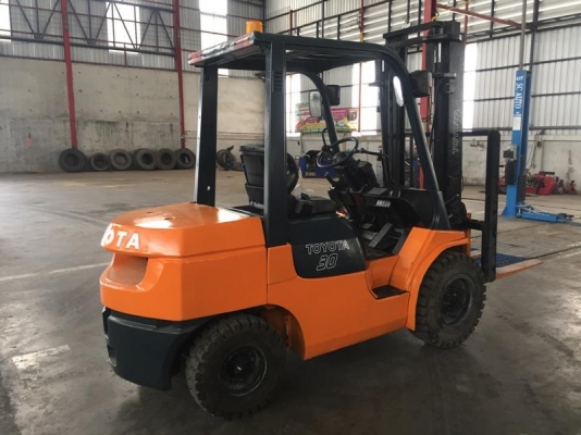 ขายโฟล์คลิฟท์  TOYOTA โตโยต้า FD30 3ตัน-รุ่น7 เครื่องยนต์ดีเซล เสา3เมตร