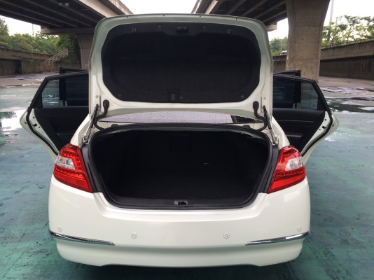 2012 NISSAN TEANA 250 XV V6 สีขาว