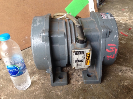 ขายมอเตอร์สั่น-เขย่า TPG 0.5HP. 380V made in Taiwan รุ่นตัวใหญ่สั่นแรงมากครับ วิ่งนิ่ม พร้อมใช้งาน