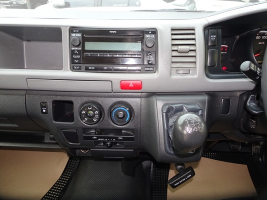 TOYOTA COMMUTER 2.5D4D MT ปี 2013