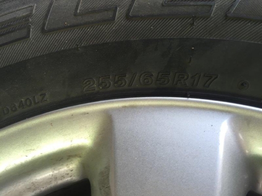 ขายล้อพร้อมยาง Isuzu Hilander จำนวน 4 เส้น ราคา 9000 บาท