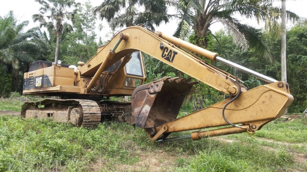 รถแบคโฮ  CAT  E 200B.      สนใจติดต่อ  081 - 6079515