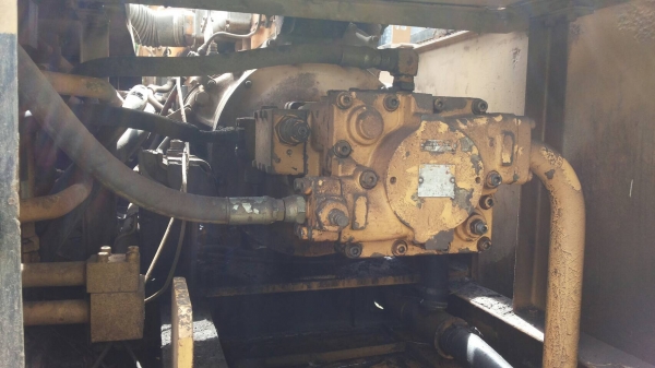 รถแบคโฮ  CAT  E 200B.      สนใจติดต่อ  081 - 6079515