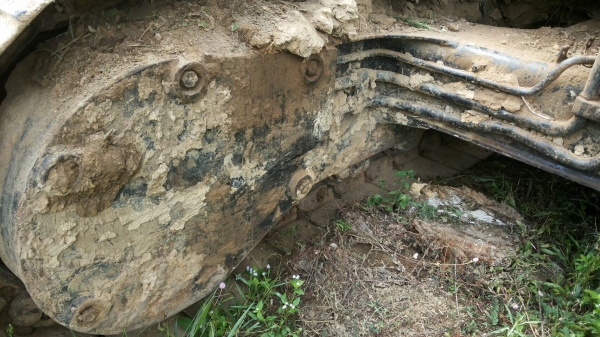 รถแบคโฮ  CAT  E 200B.      สนใจติดต่อ  081 - 6079515