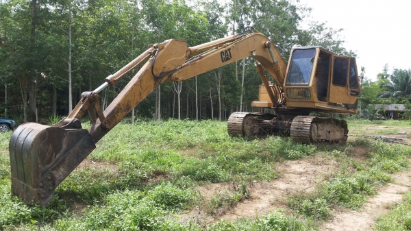 รถแบคโฮ  CAT  E 200B.      สนใจติดต่อ  081 - 6079515