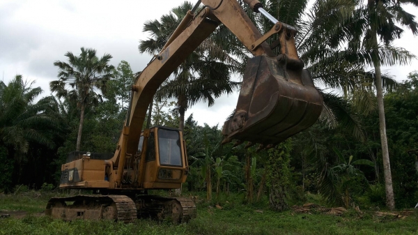 รถแบคโฮ  CAT  E 200B.      สนใจติดต่อ  081 - 6079515