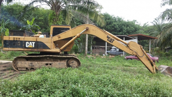 รถแบคโฮ  CAT  E 200B.      สนใจติดต่อ  081 - 6079515