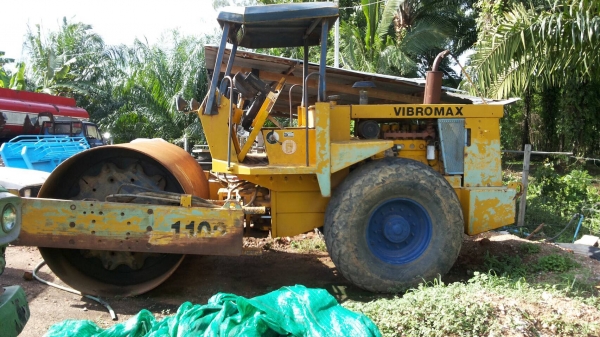 ขาย รถบด VlBROMAX - 2000.     สนใจติดต่อ  081 - 6079515