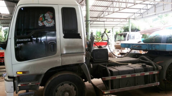 รถอีซูซุ 10 ล้อ หัวลาก  ( เปอร์เฟีย. )  /  360 แรงม้า. ปี 30. , ( ขาย เฉพาะหัว. )     สนใจติดต่อ  081 - 6079515