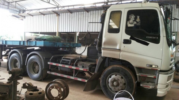 รถอีซูซุ 10 ล้อ หัวลาก  ( เปอร์เฟีย. )  /  360 แรงม้า. ปี 30. , ( ขาย เฉพาะหัว. )     สนใจติดต่อ  081 - 6079515