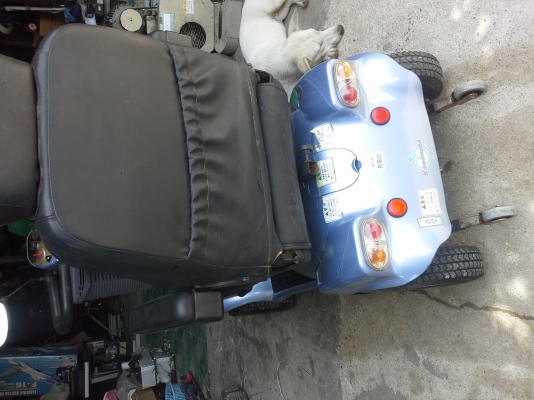 รถไฟฟ้าสี่ล้อของญี่ปุ่น สำหรับผู้สูงอายุและคนที่เดินบ่อยๆยาวแล้วเจ็บ หรือผู้ที่ช่วยเหลือตัวเองไม่ได้ ยี่ห้อ KAWAMURA  เสียบชาร์ทไฟ 100-240V