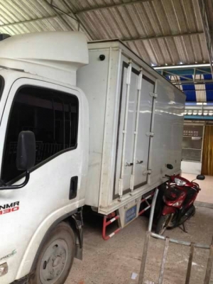 รถอีซูซุ 6 ล้อ ตู้แห้ง NMR 130 แรงม้า.  ปี 56.  ,  ( รถวิ่ง 19,xxx กม. )      สนใจติดต่อ  081 - 6079515