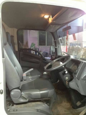 รถอีซูซุ 6 ล้อ ตู้แห้ง NMR 130 แรงม้า.  ปี 56.  ,  ( รถวิ่ง 19,xxx กม. )      สนใจติดต่อ  081 - 6079515