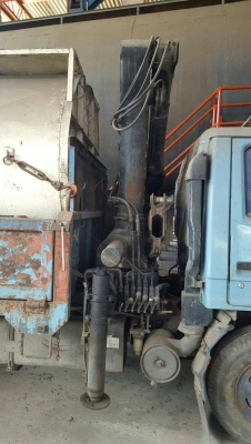 รถอีซูซุ 6 ล้อ NPR ติดเฮี้ยบ 2.5 ตัน. / 115 แรงม้า. ปี 32.  สนใจติดต่อ  081 - 6079515