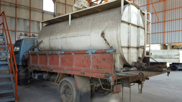 รถอีซูซุ 6 ล้อ NPR ติดเฮี้ยบ 2.5 ตัน. / 115 แรงม้า. ปี 32.  สนใจติดต่อ  081 - 6079515