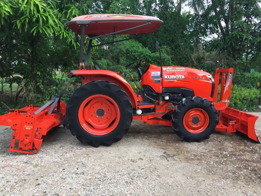 ขายรถไถคูโบต้า L3608(4WD)2เพลา ใช้งาน 500 ชม. อุปกรณ์ครบ สนใจติดต่อ 081-9136451 คุนโบว์