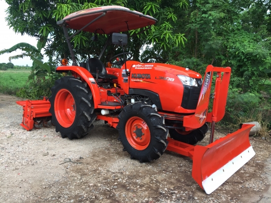 ขายรถไถคูโบต้า L3608(4WD)2เพลา ใช้งาน 500 ชม. อุปกรณ์ครบ สนใจติดต่อ 081-9136451 คุนโบว์