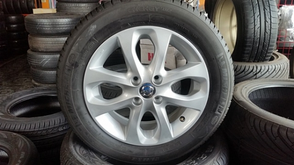 ขายล้อNissan March MC 15 ยางปี14  4 ล้อ