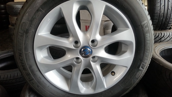 ขายล้อNissan March MC 15 ยางปี14 4 ล้อ ขายล้อNissan March MC 15 ยางปี14 4 ล้อ