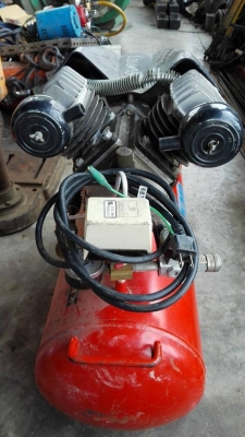 ** เหลือ 1 ลูก ** ปั้มลมมินิ EARTMAN JAPAN ขนาด 1 แรง ถัง 39 ลิตร ปั้มโรตารี่ชนตรงรอบจัดลมมาเร็วสดนอกลงตู้!!