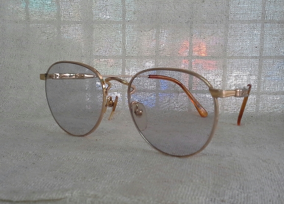 แว่นตาเลนส์กรองแสงอาร์ติสท์ 'หยดน้ำ จอห์น เลนนอน'  ราคานักศึกษา!  Vintage CROCODILE made in Japan