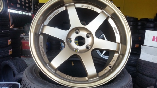 ขายล้อใหม่TE37 18 5รู หน้า9.5+10.5ยางใหม่235+265 4 ล้อ