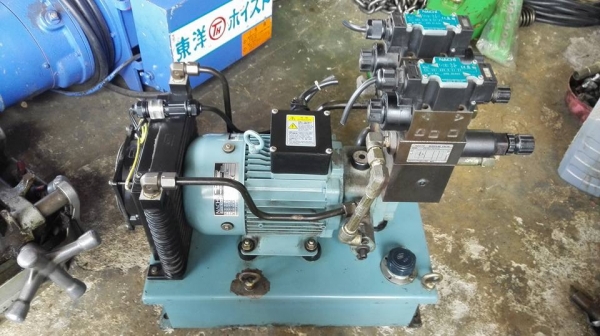 ชุดปั้มน้ำมันไฮดรอลิค NACHI-FUJIKOSHI JAPAN ขนาด 1 HP 3 เฟส 200V พร้อมวาล์วคอนโทรลไฟฟ้าสดนอกลงตู้!!